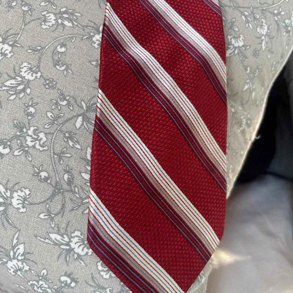 Jos. A. Bank 100% Silk Neck Tie Woven Red White Blue Stripe Made in Italy 60